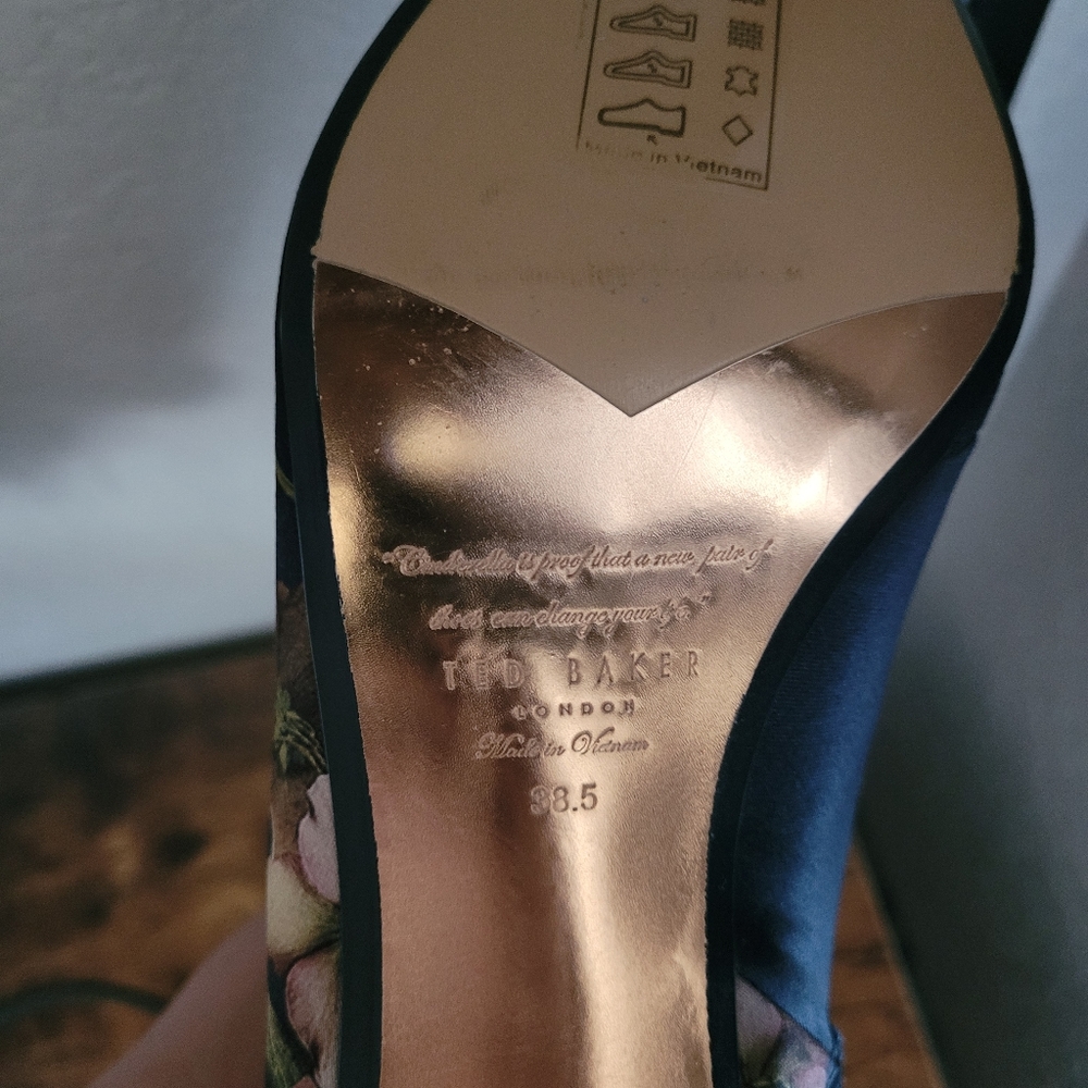 Ted Baker London Amaedip Floral Kitten Heel Booties size 8 / 38.5 - Picture 3 of 8